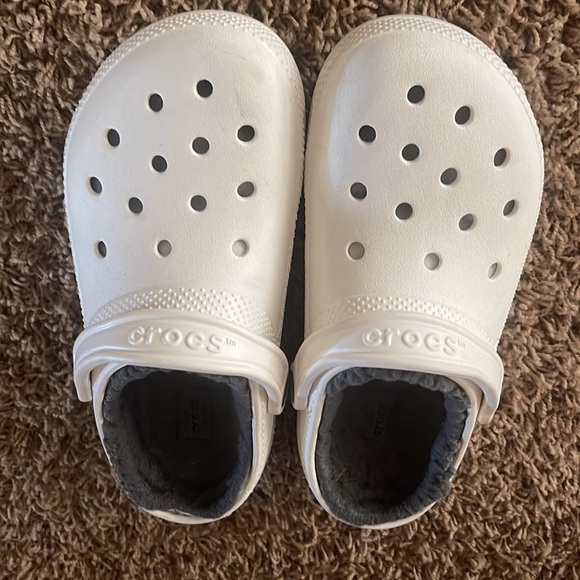 White crocs with furry gray liner - Picture 5 of 6
